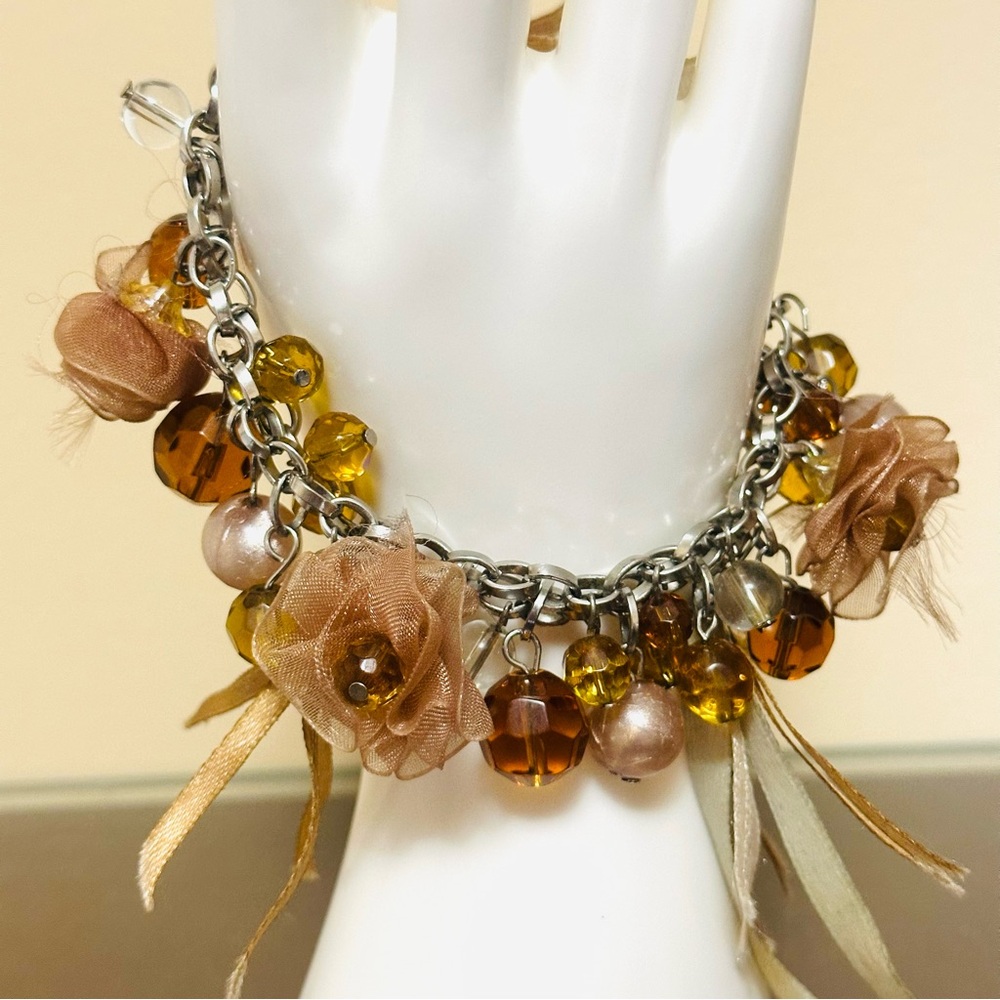 Elegant Floral Beaded Bracelet